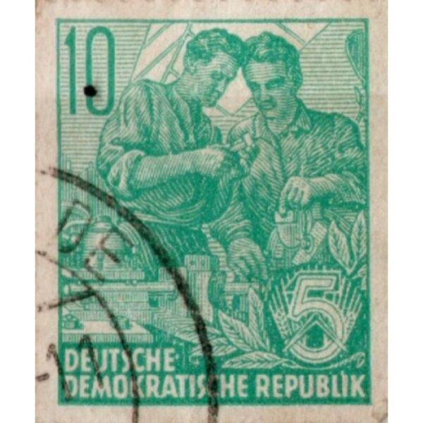 5 Deutsche Demokratische Republik Used Stamp (Green)